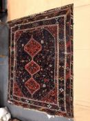 AN ANTIQUE PERSIAN SHIRAZ RUG. 195 x 158cms