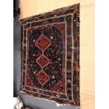 AN ANTIQUE PERSIAN SHIRAZ RUG. 195 x 158cms