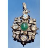 AN ANTIQUE OLD CUT DIAMOND AND EMERALD PENDANT BROOCH. THE PENDANT CENTRED WITH AN OVAL CABOCHON
