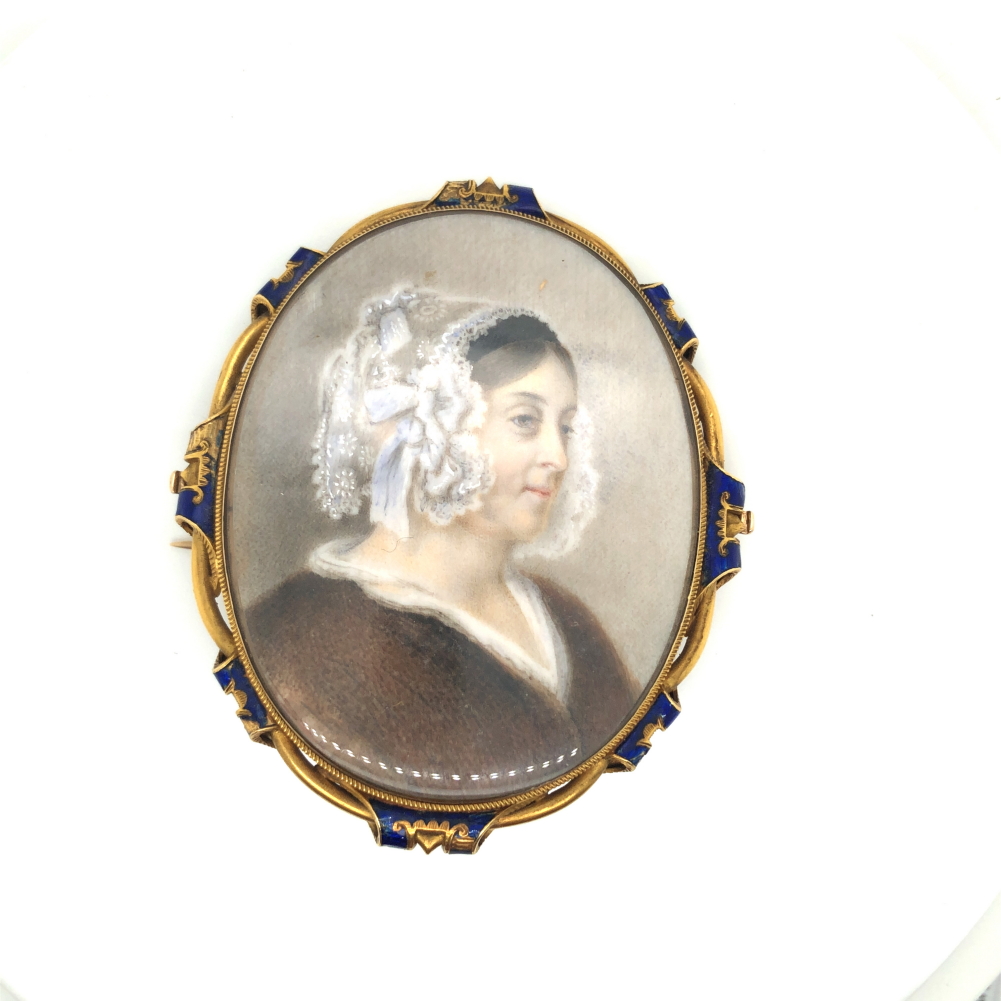 A LATE VICTORIAN LARGE PORTRAIT MINIATURE WITHIN A FINE GOLD AND ENAMEL BROOCH FRAME, WITH A - Image 4 of 5
