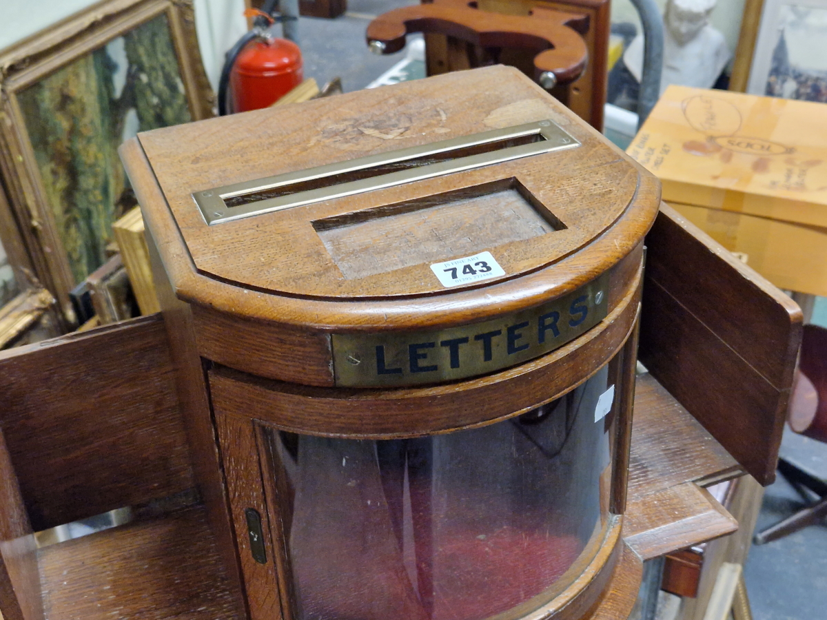 AN OAK COUNTRY HOUSE LETTER BOX, THE BOW FRONT GLAZED DOOR FLANKED BY POCKET SHELVES, DRAWER BELOW - Image 3 of 4