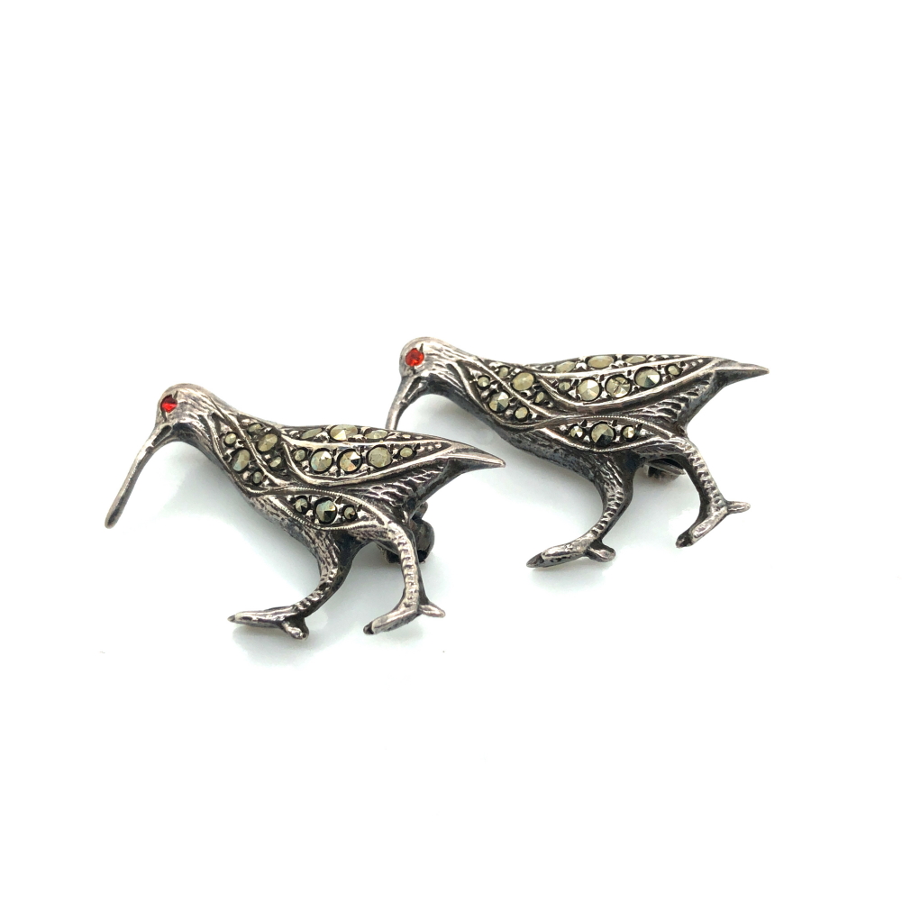 A PAIR OF VINTAGE MARCASITE AND SILVER CURLEW BIRD BROOCHES. STAMPED STERLING SILVER, TOGETHER - Image 3 of 6