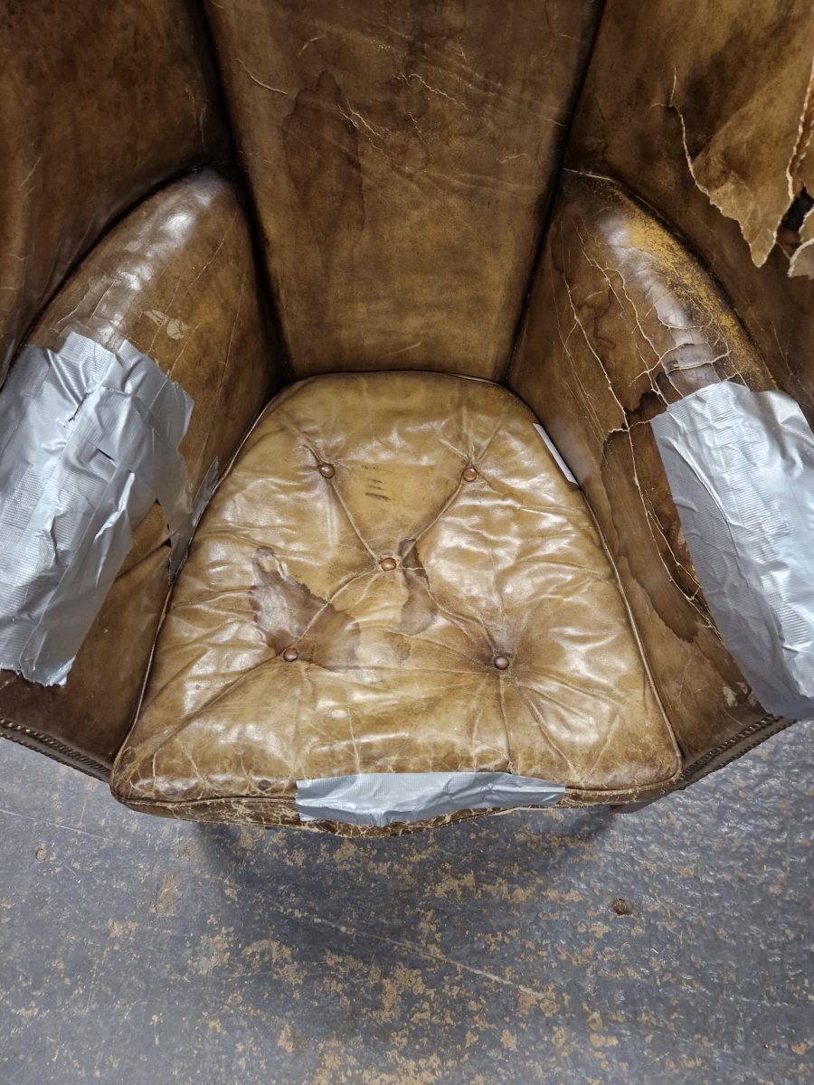 AN ANTIQUE LEATHER UPHOLSTERED WING ARMCHAIR WITH THE BACK ROUNDING OVER THE ARMS, THE SQUARE - Image 3 of 5