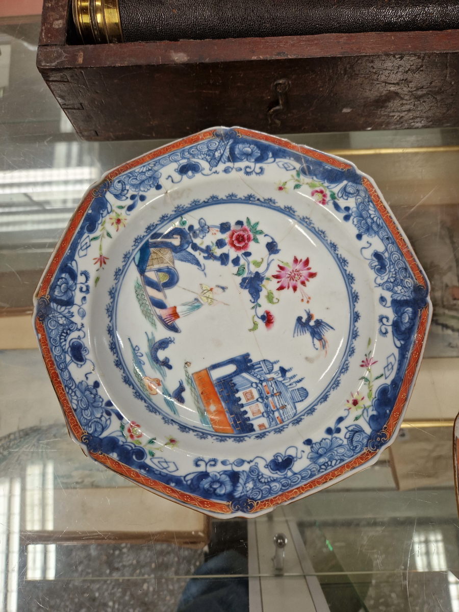 SIX LATE 18th C CHINESE SOUP PLATES PAINTED IN UNDERGLAZE BLUE AND FAMILLE ROSE WITH A LADY - Image 22 of 29