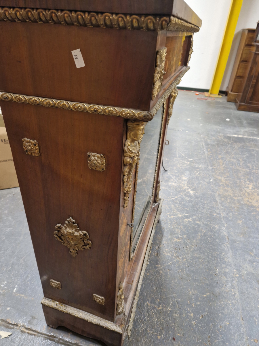 A 19th C. FLORAL MARQUETRIED MAHOGANY DISPLAY CABINET ORMOLU MOUNTED WITH ROSETTES AND FOLIAGE. W 79 - Image 6 of 6