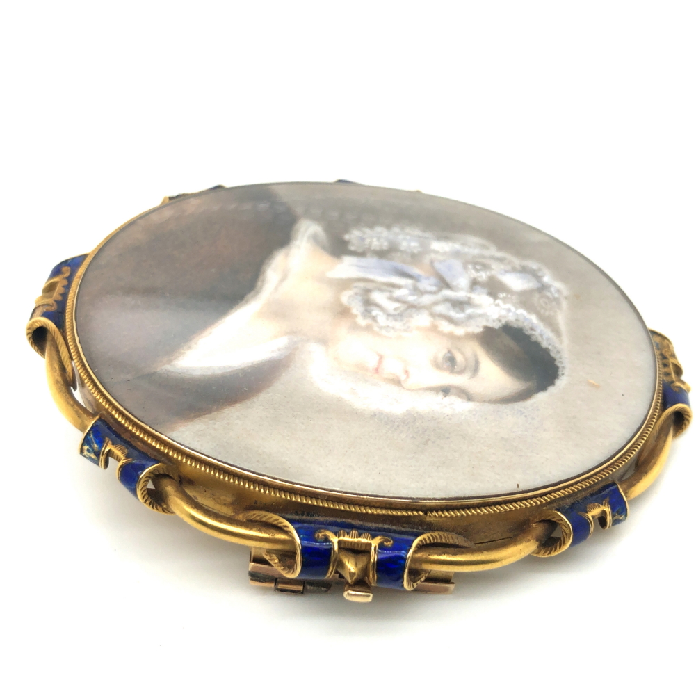 A LATE VICTORIAN LARGE PORTRAIT MINIATURE WITHIN A FINE GOLD AND ENAMEL BROOCH FRAME, WITH A - Image 2 of 5