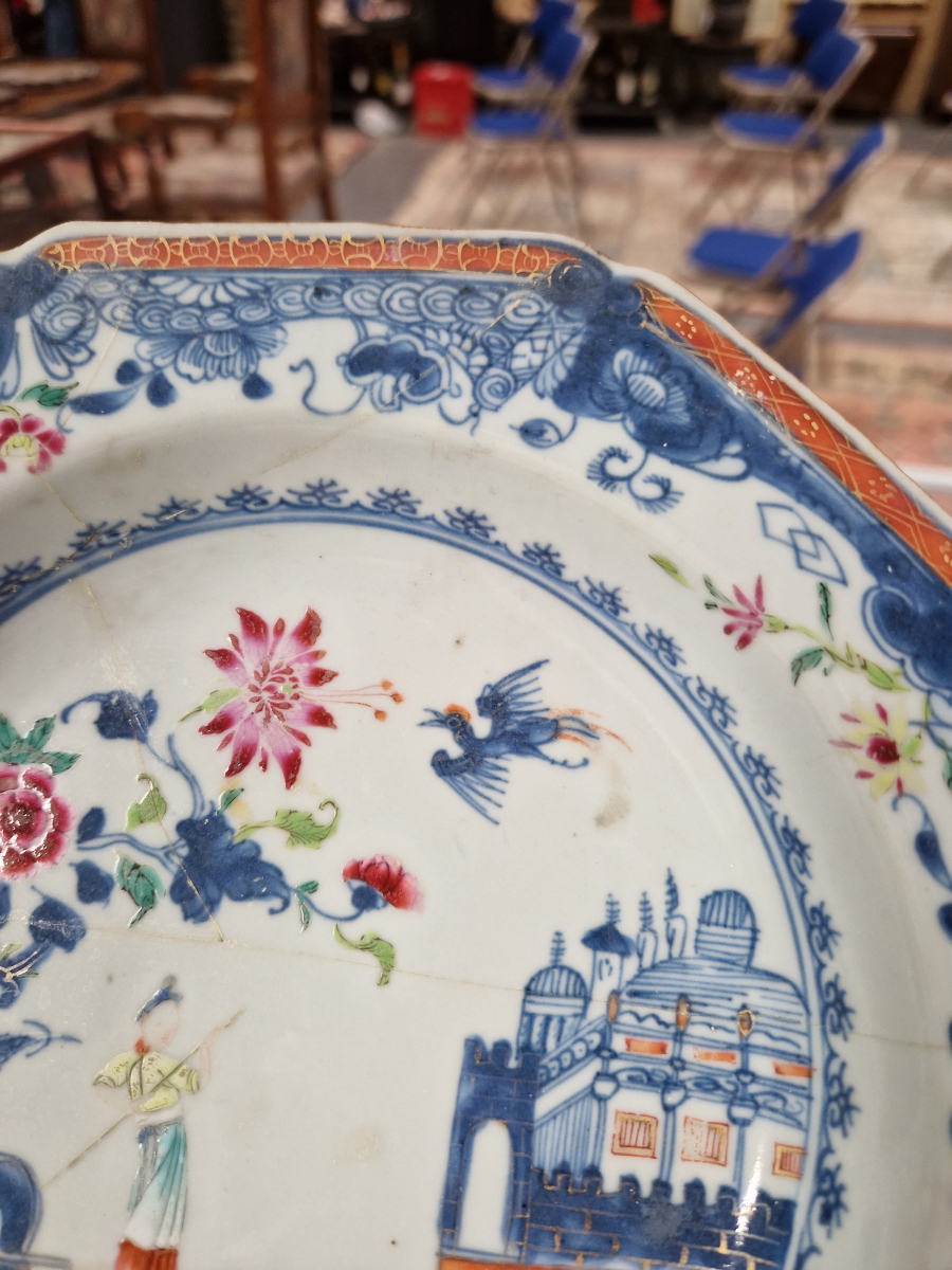 SIX LATE 18th C CHINESE SOUP PLATES PAINTED IN UNDERGLAZE BLUE AND FAMILLE ROSE WITH A LADY - Image 24 of 29