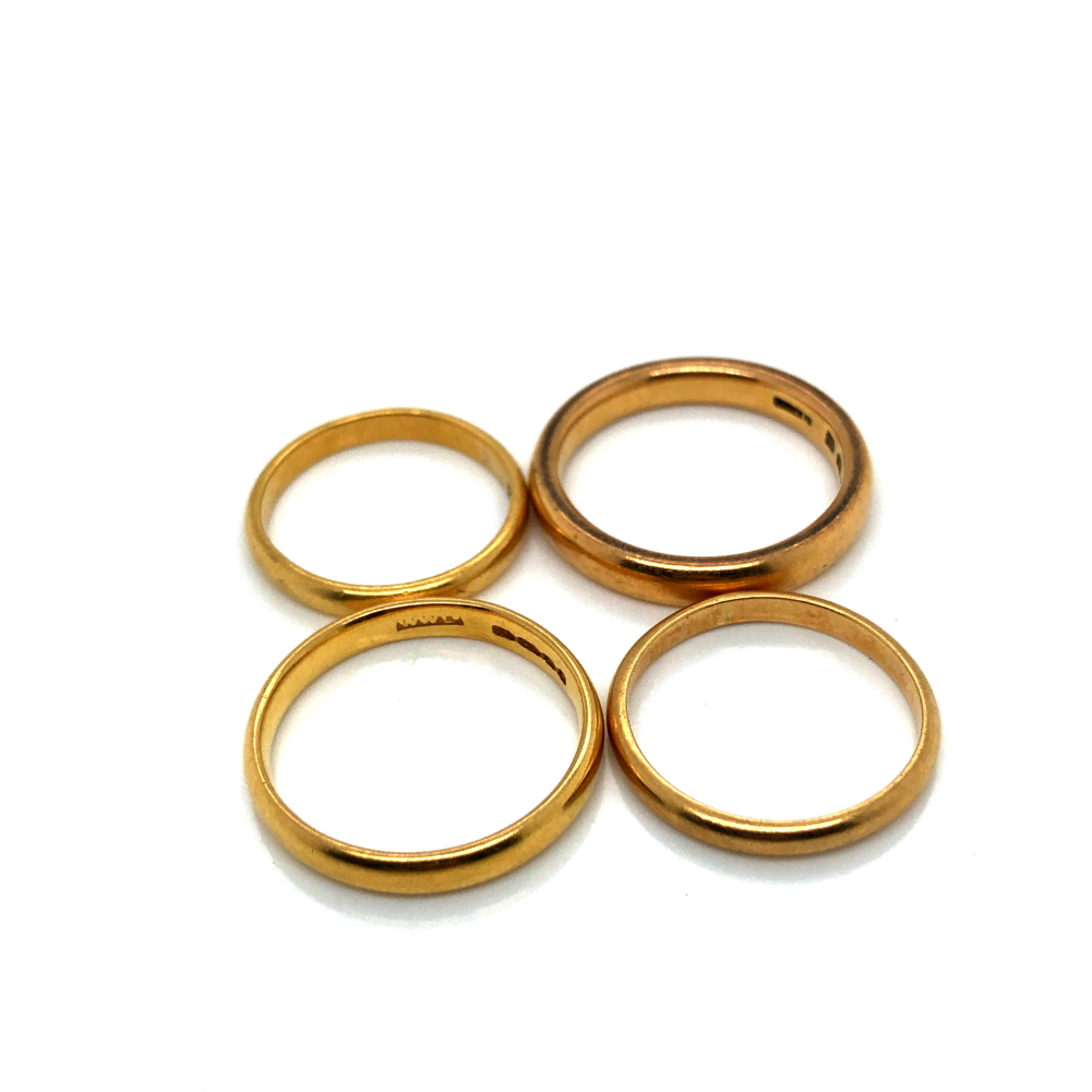 FOUR WEDDING RINGS TO INCLUDE A 22ct WEDDING BAND, DATED 1940, FINGER SIZE L, 22ct WEDDING BAND, - Image 2 of 2