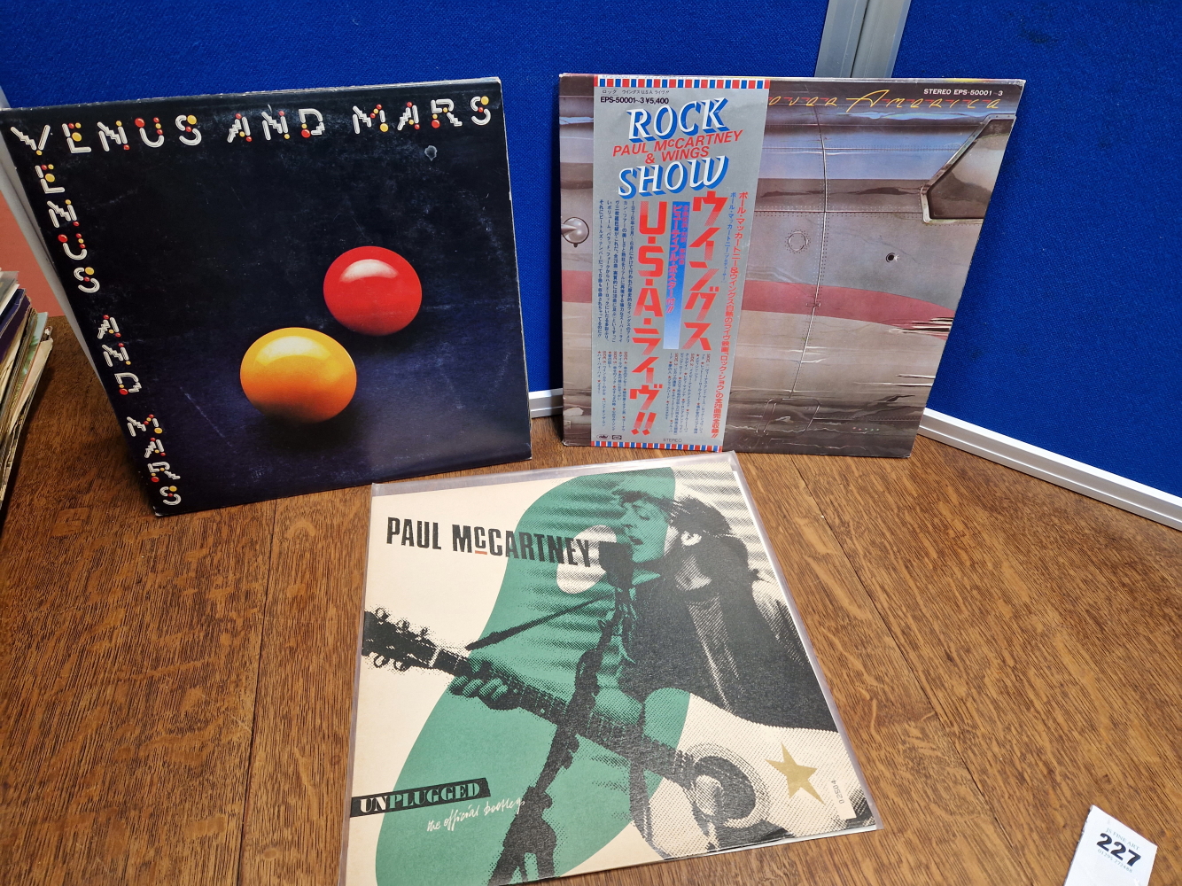 PAUL MCCARTNEY AND WINGS LP - VENUS AND MARS, ITALIAN PRESSING, PICTURE INNER AND 2 POSTERS,WINGS