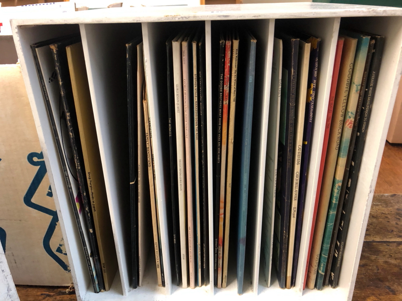 A BOX OF ROCK VINYL RECORDS INCLUDING LED ZEPPELIN III REISSUE, DEEP PURPLE, PINK FLOYD ETC. 25 LP' - Image 2 of 2