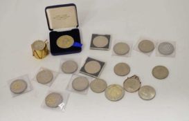 Quantity of British commemorative 20th century 5 shilling coin pieces