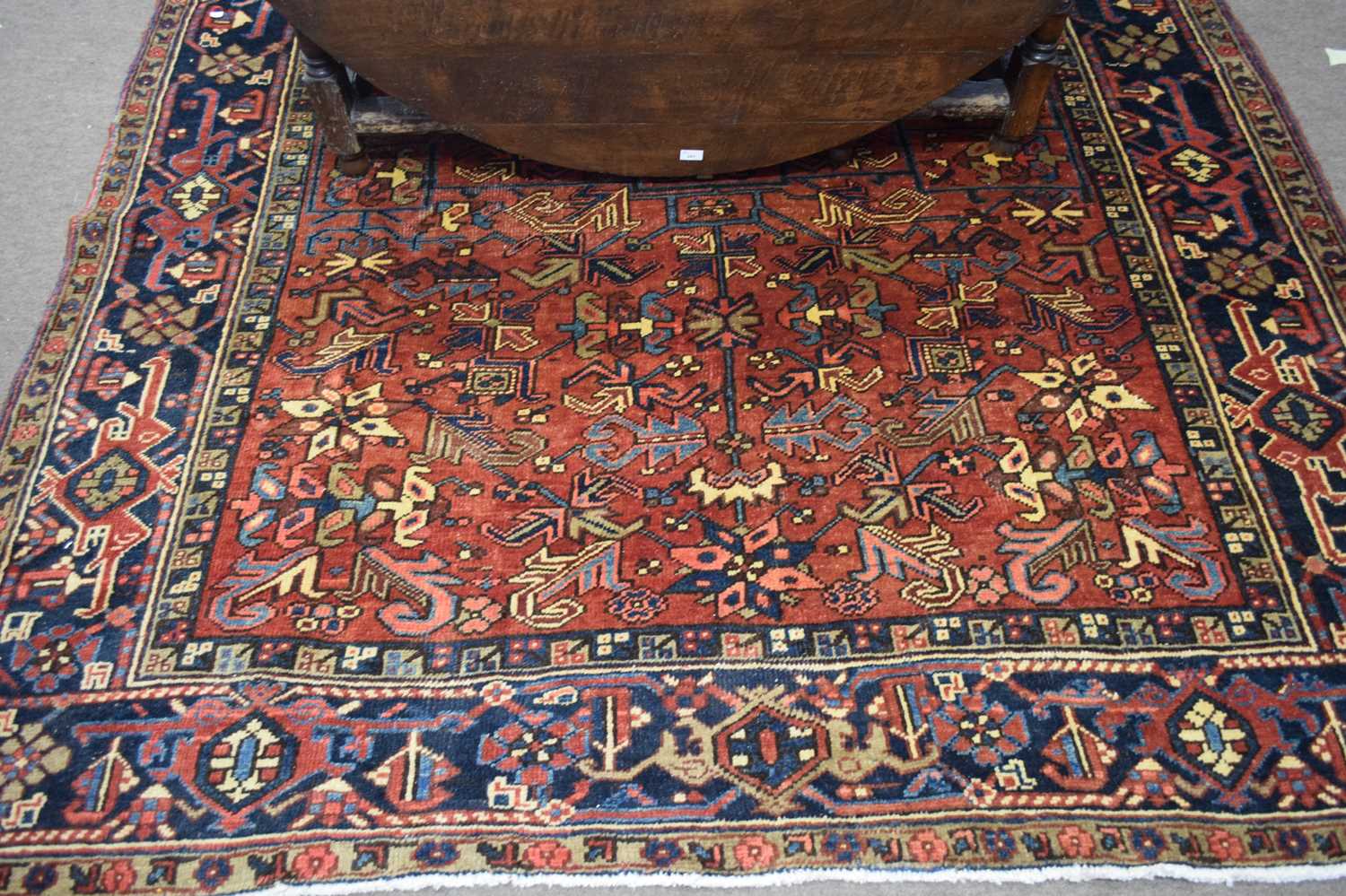 20th century Heriz wool floor rug decorated with stylised floral and geometric design on a