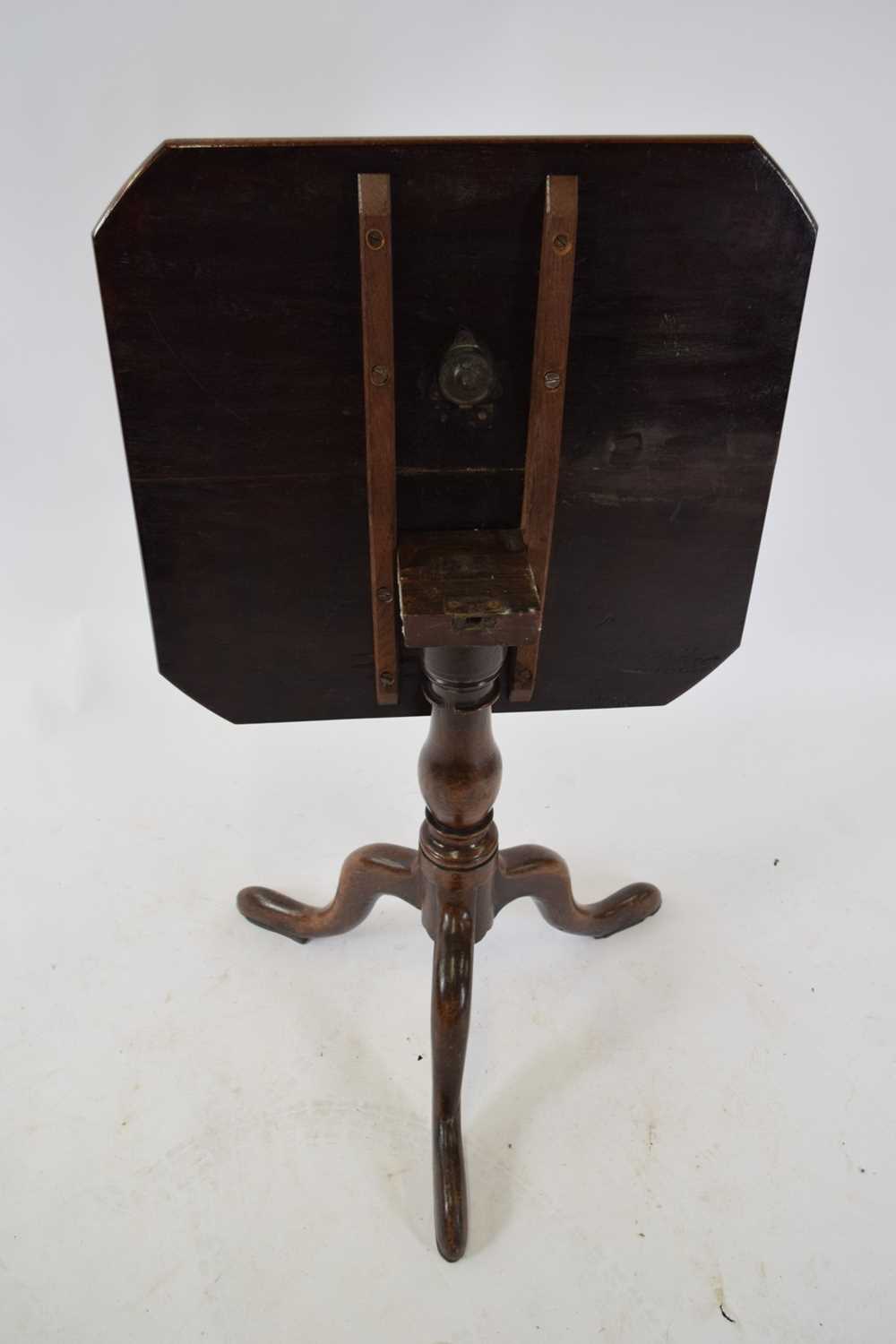 Georgian mahogany wine table with octagonal top over a turned pedestal and a tripod base, 59cm wide - Image 3 of 4