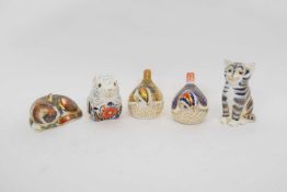 Group of Royal Crown Derby paperweights, Poppy Mouse, Catnip Kitten, further cat and two birds (5)