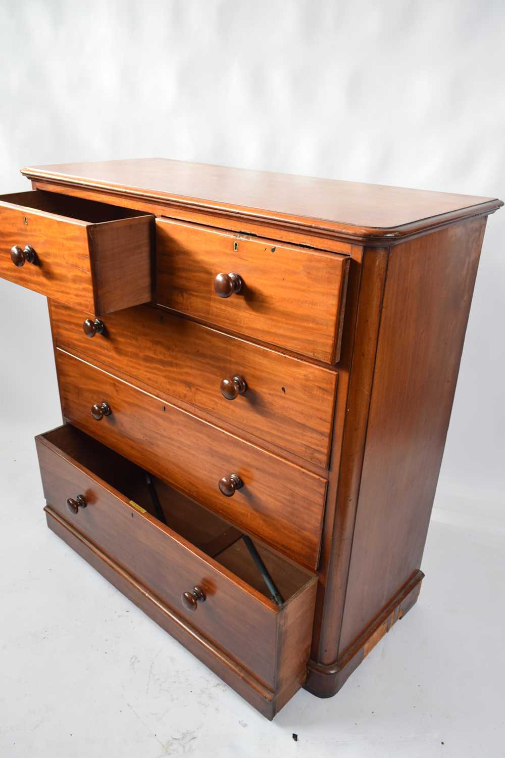 Victorian mahogany chest of two short over three longs drawers with turned knob handles