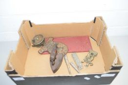 BOX OF MIXED ITEMS TO INCLUDE A CAST IRON PLAQUE MARKED 'SHANKS ARBROATH', A BRASS CENTRE PIN