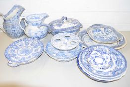 MIXED LOT VARIOUS 19TH CENTURY AND LATER BLUE AND WHITE CERAMICS TO INCLUDE WARMING DISHES, SOUP