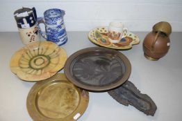 MIXED LOT: GOUDA DISH, A PRATTS NATIVE SCENERY BLUE AND WHITE JUG PLUS FURTHER BRASS AND COPPER