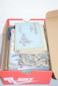 SHOEBOX CONTAINING VARIOUS CIGARETTE CARDS, PRINCIPALLY PLAYERS, WILLS AND CHURCHMANS PLUS FURTHER