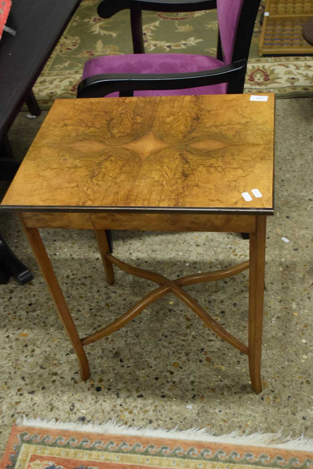 20TH CENTURY BURR WALNUT VENEERED SIDE OR LAMP TABLE, WITH X-SHAPED STRETCHER, 53CM WIDE