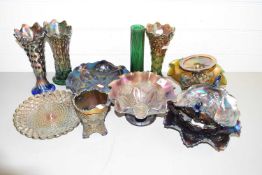 MIXED LOT VARIOUS DARK CARNIVAL GLASS WARES TO INCLUDE FRILLED BOWLS, VASES ETC