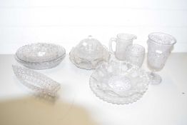 VARIOUS CLEAR PRESSED GLASS WARES TO INCLUDE BOWLS, SERVING DISHES, VASE ETC