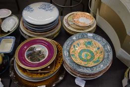 QUANTITY OF ENGLISH PORCELAIN PLATES AND POTTERY ITEMS