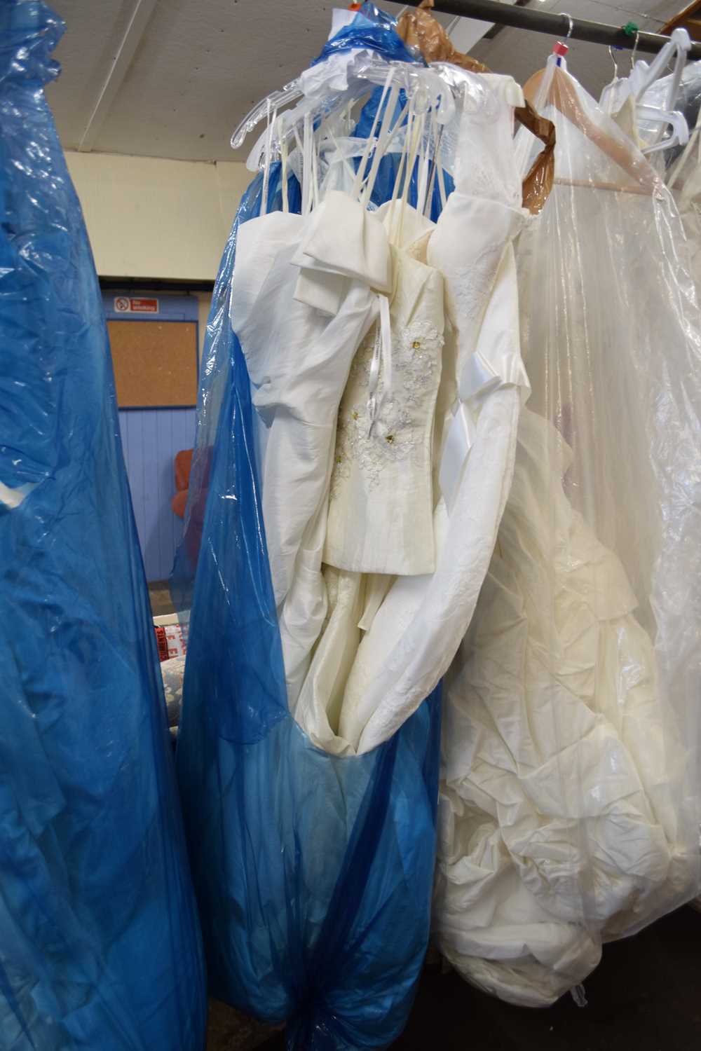 QUANTITY OF WEDDING DRESSES