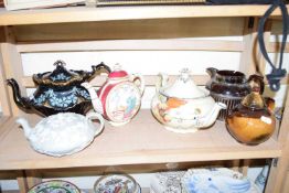 VARIOUS VICTORIAN AND LATER TEA POTS TO INCLUDE A BLACK GLAZED EXAMPLE AND OTHERS