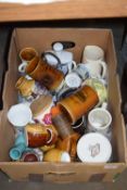 BOX CONTAINING KITCHEN CERAMICS AND JARS