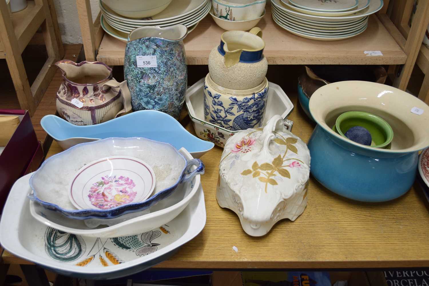 VARIOUS CERAMICS TO INCLUDE A BRETBY JARDINIERE, BRETBY CHAMBER POT, POOLE CHICKEN PATTERN SERVING