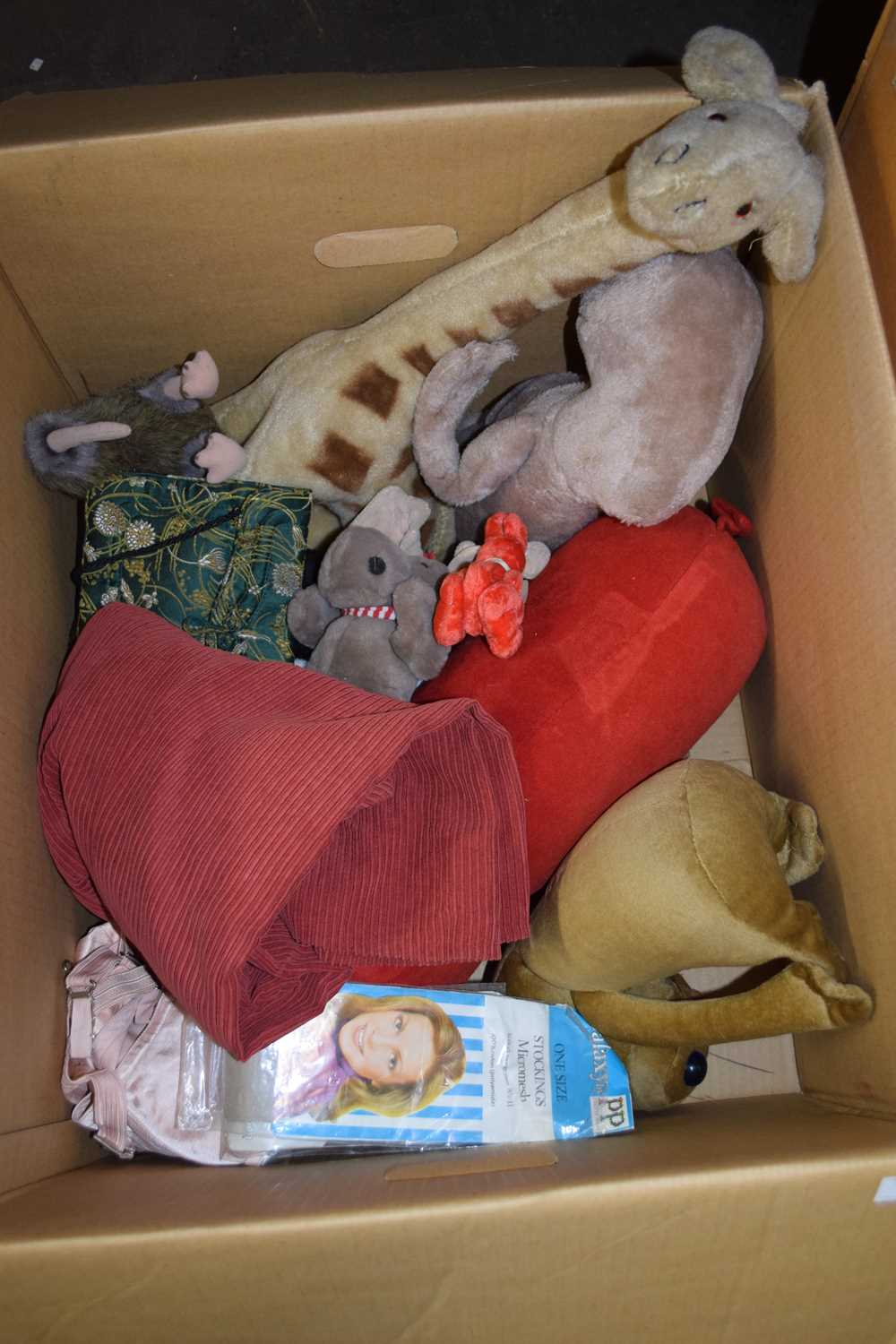 BOX OF CHILDREN'S SOFT TOYS