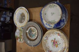 QUANTITY OF ENGLISH PORCELAIN CERAMIC PLATES WITH FLORAL AND BLUE AND WHITE DESIGNS