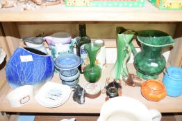 MIXED LOT OF CERAMICS AND GLASS WARES TO INCLUDE VASES, WADE AIRCRAFT ADVERTISING ASHTRAYS, ETC