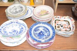 VARIOUS 19TH CENTURY AND LATER DECORATED PLATES TO INCLUDE SUNDERLAND LUSTRE EXAMPLE (A/F)