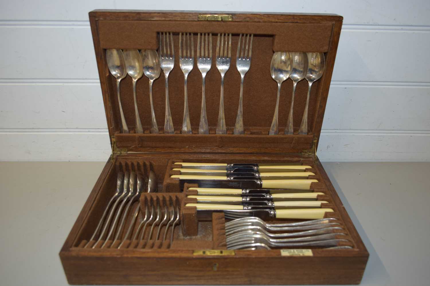 CASE OF MAPPIN & WEBB SILVER PLATED CUTLERY