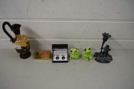 MIXED LOT ASSORTED ITEMS TO INCLUDE MODEL FROG, CUFF LINKS, MODERN GREEK JUG ETC