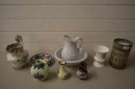 MIXED LOT: MARBLE FINISH WASH BOWL AND JUG, VICTORIAN FAIENCE JUG, DENBY VASE AND OTHER ITEMS