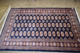 20TH CENTURY FLOOR RUG DECORATED WITH LOZENGES ON A BLUE BACKGROUND, 180CM LONG
