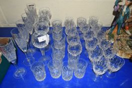COLLECTION OF VARIOUS 20TH CENTURY CLEAR DRINKING GLASSES TO INCLUDE WINES, TUMBLERS ETC