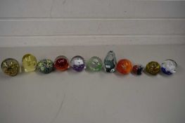 MIXED LOT OF ELEVEN VARIOUS PAPERWEIGHTS