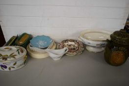MIXED LOT VARIOUS CERAMICS TO INCLUDE SWEETCORN DISHES, ROYAL WORCESTER EVESHAM PATTERN VEGETABLE