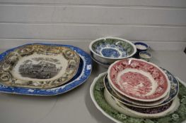 MIXED LOT TO INCLUDE 19TH CENTURY BLUE AND WHITE MEAT PLATES, PLUS VARIOUS DECORATED PLATES AND