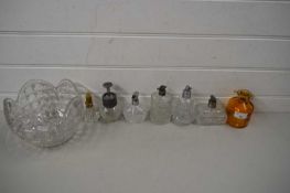 MIXED LOT OF CLEAR GLASS PERFUME BOTTLES, CLEAR GLASS BOWL AND OTHER ITEMS