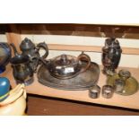MIXED LOT VARIOUS SILVER PLATED WARES TO INCLUDE TEA WARES, CHARLES DICKENS NAPKIN RINGS ETC