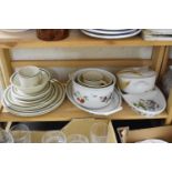 MIXED LOT VARIOUS KITCHEN WARES TO INCLUDE ROYAL WORCESTER EVESHAM DISHES