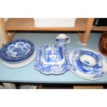 MIXED LOT VARIOUS BLUE AND WHITE DINNER WARES TO INCLUDE COPELAND SPODE BLUE ITALIAN VEGETABLE DISH,