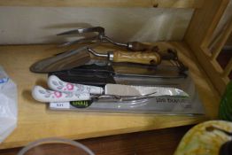 MIXED LOT VARIOUS CUTLERY, CARVING SET AND OTHER ITEMS