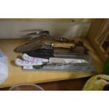 MIXED LOT VARIOUS CUTLERY, CARVING SET AND OTHER ITEMS