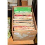 SMALL WOODEN BOX OF ASSORTED SINGLES INCLUDING THE BEATLES, DEMOS ETC